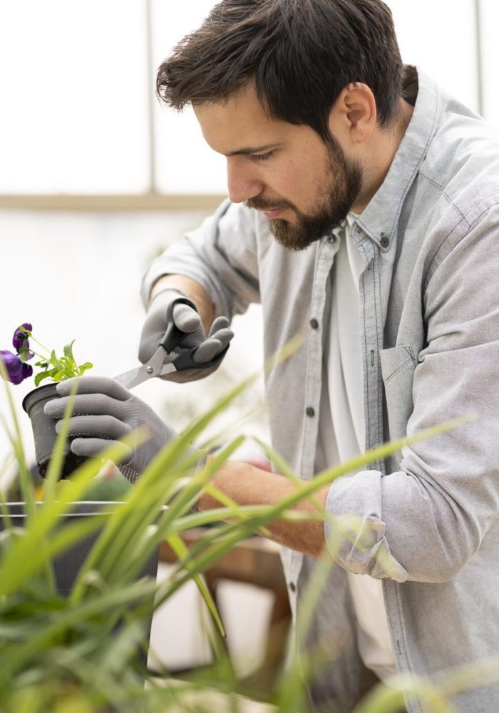 portrait-man-growing-plants-scaled-quxjgrspnlxw1rlipp49s9bsr3faco13fevmhtrztc